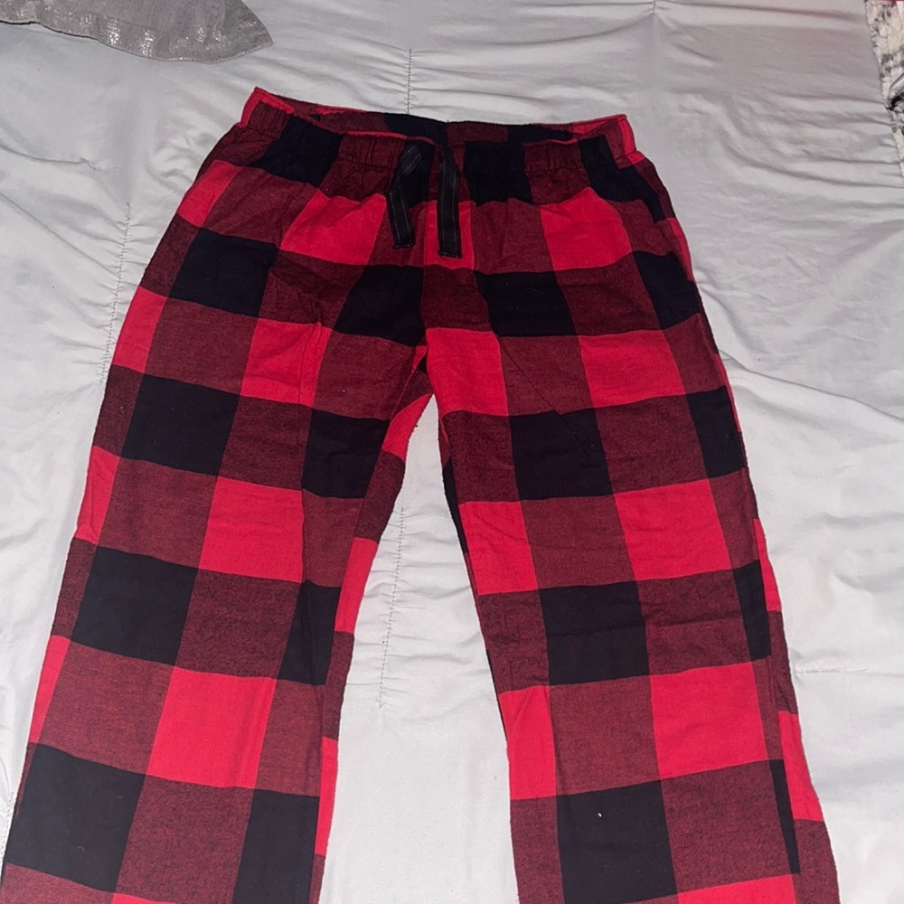 Red and black paid Christmas pijama pants